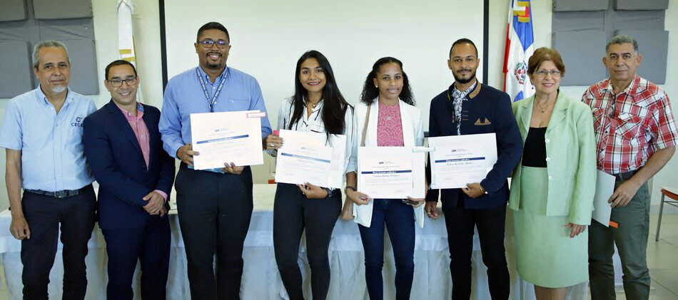 UAPA entrega premios ganadores concurso de cuentos cortos sobre los valores34