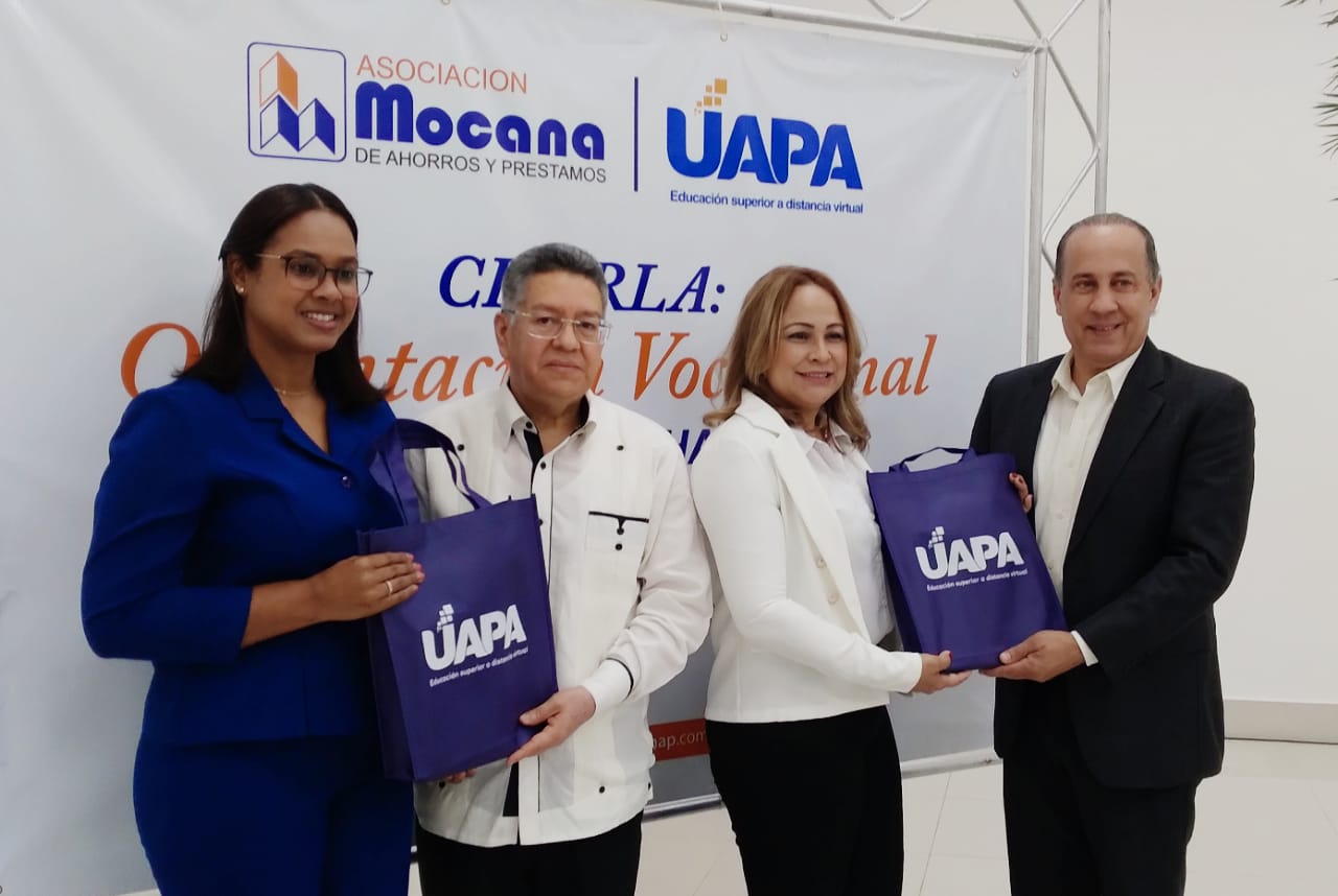 Asociacion Mocana y UAPA ofrecen charla orientacion vocacional a estudiantes de secundaria1