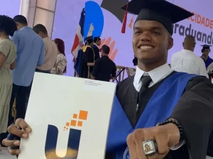 Pelotero Miguel Angel Alfonseca se gradua de derecho en UAPA 1