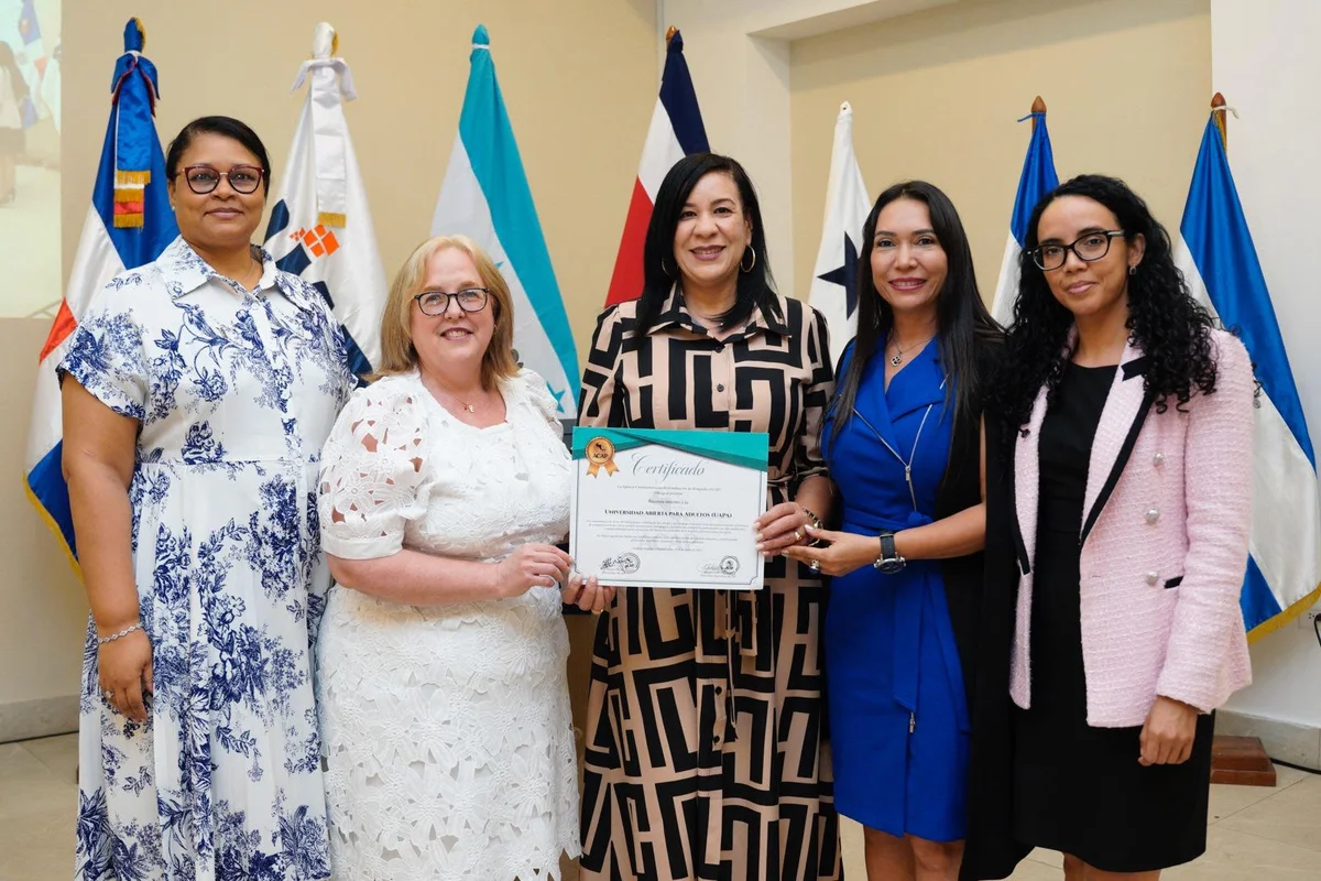 ACAP reconoce a la UAPA por sus 30 años de aportes a la educación 1 reconocmieto de la ACAP a la UAPA