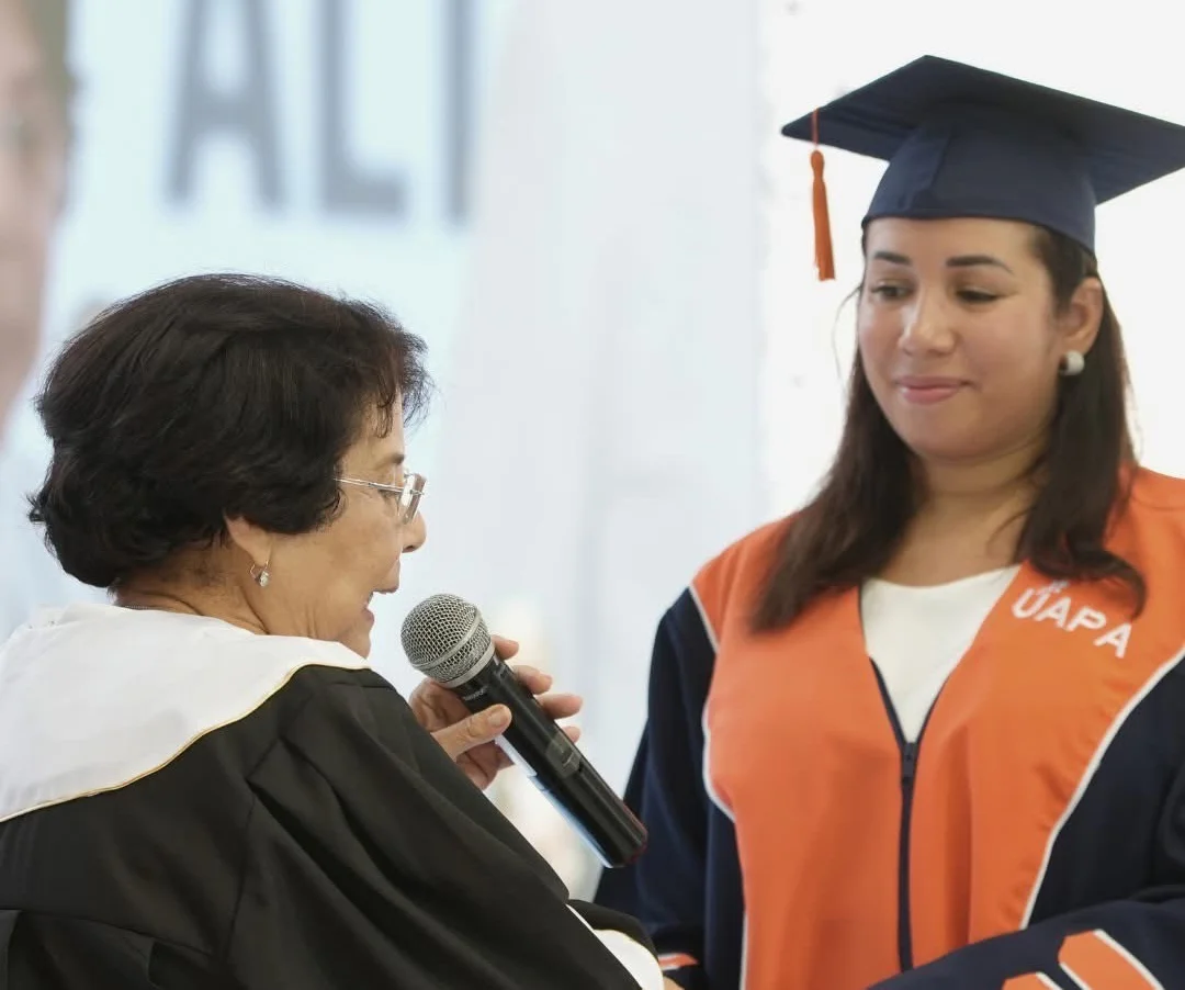 ALtagracia lopez yla rectora Alejandra Hernandez 1