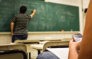 El uso de celualres en las aulas 1