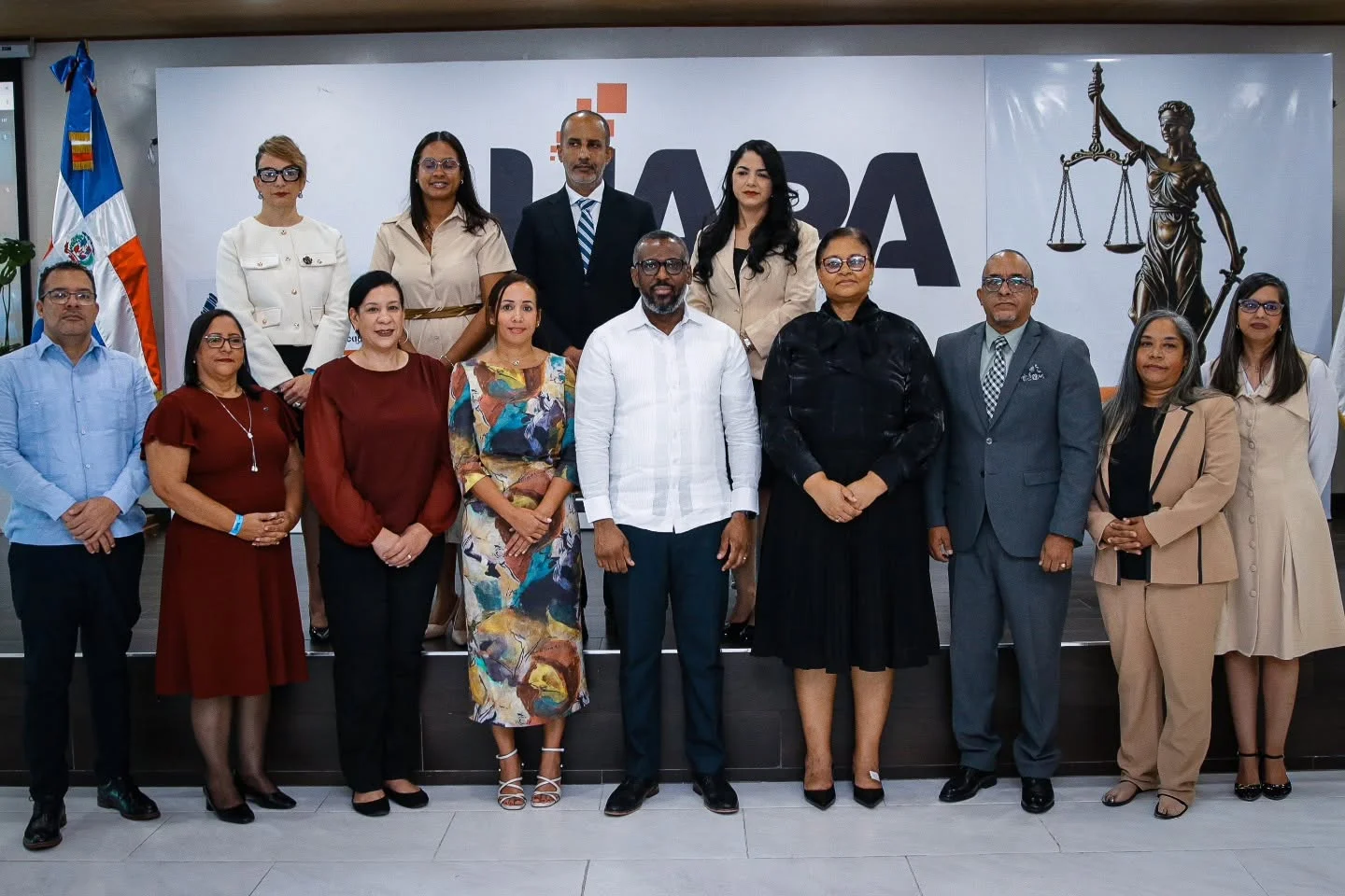 UAPA analiza «nuevas tendencias legislativas» 2 1 Directivos y expositores del Seminari de derecho